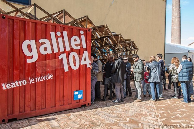 Esterno Galilei con pubblico