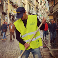 Parte SpazzaCammino: i senza dimora puliscono Napoli